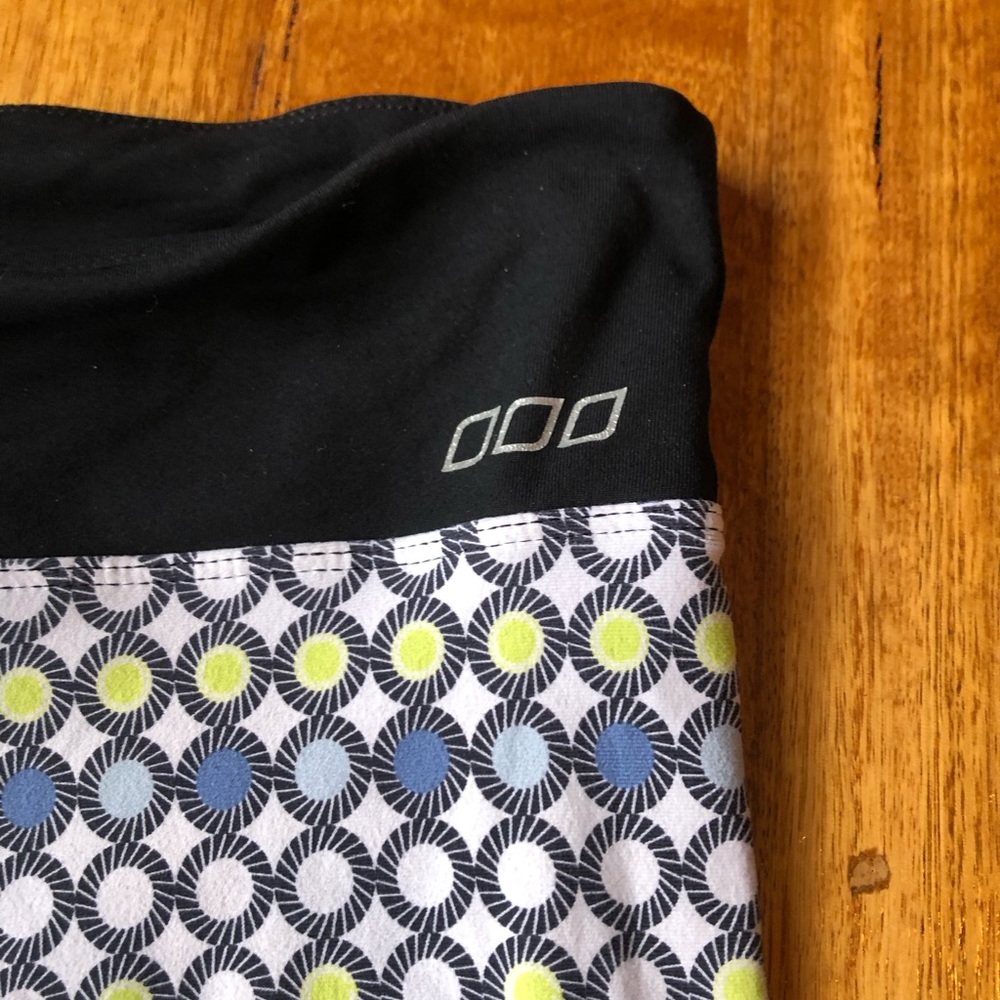 Lorna Jane Size S Cropped 3/4 Activewear Leggings. - Picture 3 of 5